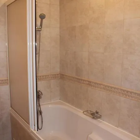 Cozy 1 Bedroom Self-catering Fully Equipped Flat In St Ivan Rilski With Free Services Lejlighed